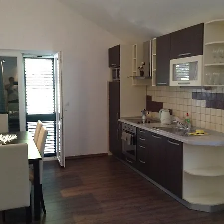 Apartments Vila Oksana Mimice Exterior photo